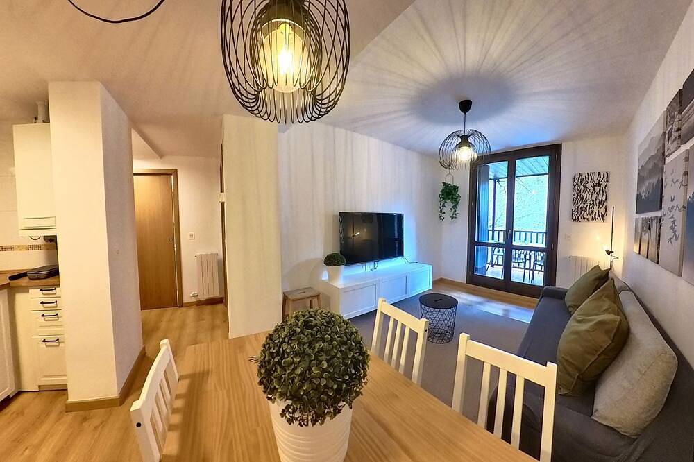 Entire apartment, Mimosa 5 with terrace - tucasaenlospirineos in Escarrilla, Sallent de Gállego