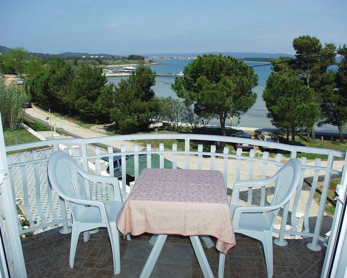 Ferienwohnung für 5 Personen, mit Pool und Balkon/Terrasse auf Pasman