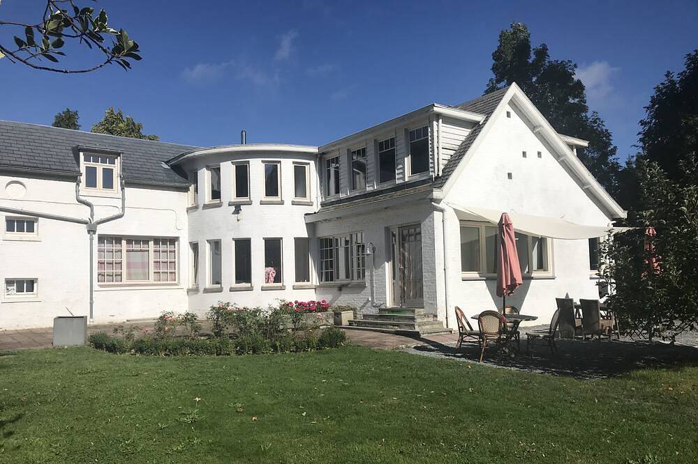 Large villa on 4ha with swimming pool in Cul-des-Sarts, Couvin