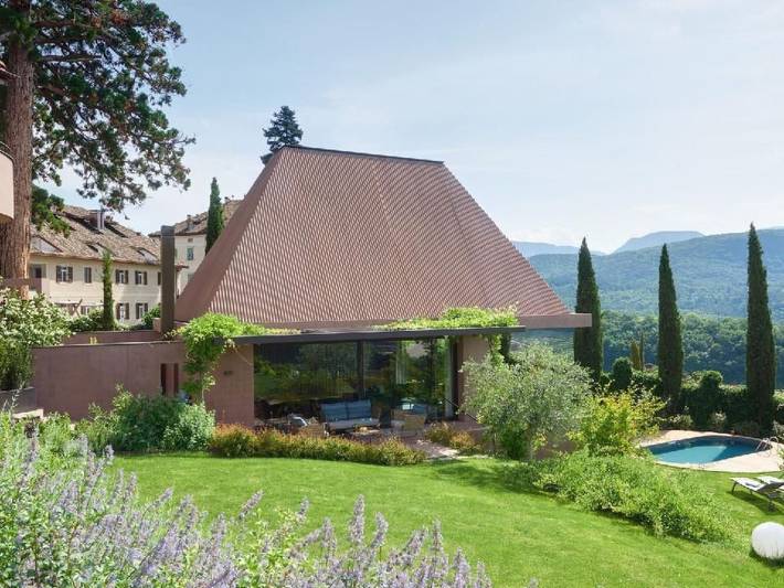 Ferienhaus für 6 Personen, mit Balkon und Whirlpool sowie Terrasse und Garten am Kalterer See