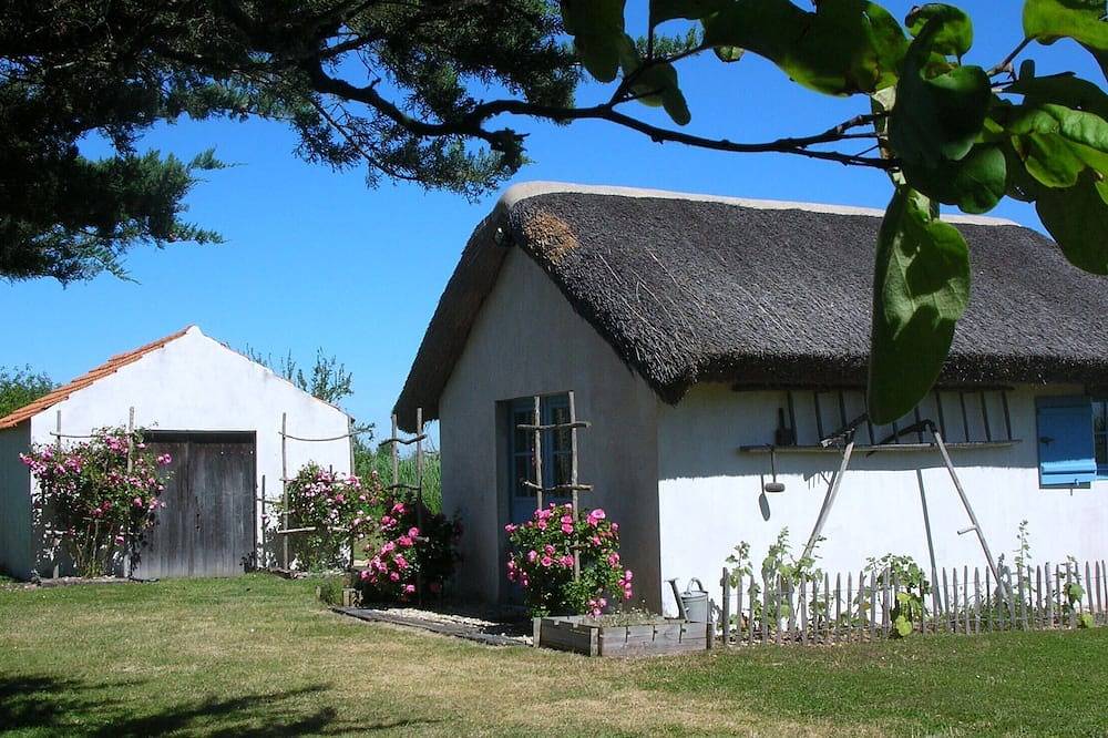 Location de charme en chaumière au cœur du marais breton vendéen près des plages in Le Perrier, Vendée