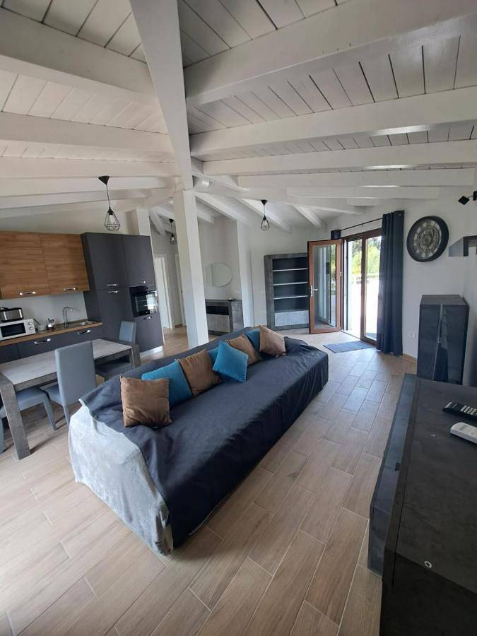 Apartamento de vacaciones para 3 personas, con terraza además de vistas y jardín - 1