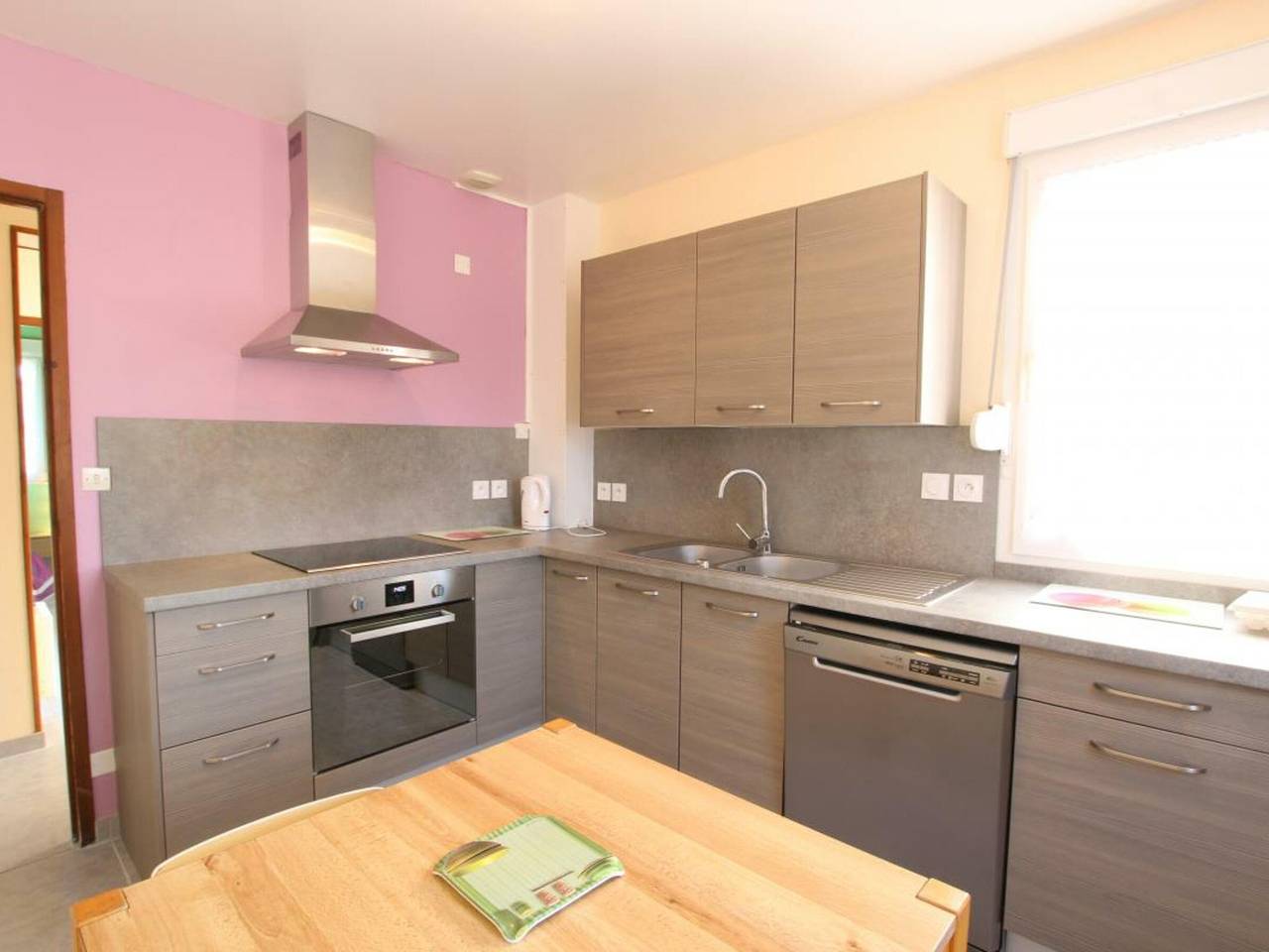 Maison mitoyenne à Surtainville: 4 chambres, proximité mer, animaux acceptés in Surtainville, Côte de la Déroute