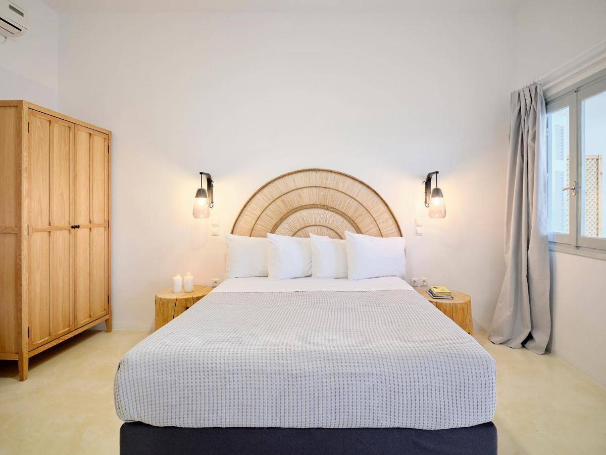 Double Room with Balcony and Sea View in Kímolos