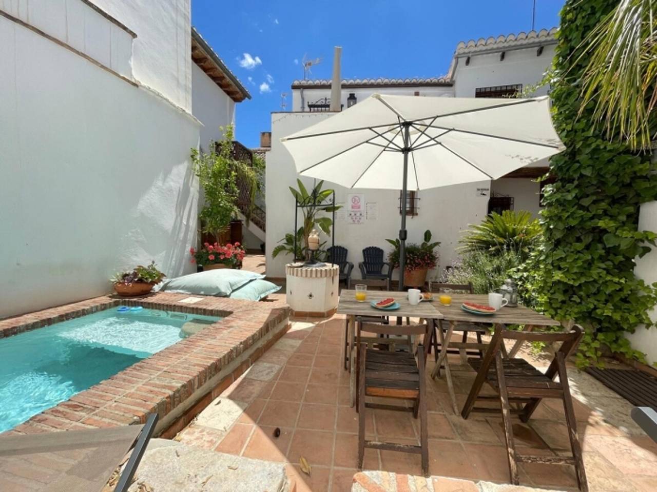 Apartamento entero, Casa encantadora con 1 habitación y piscina en Granada in Granada, Provincia de Granada