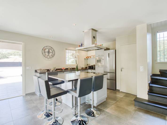 Location de vacances pour 8 personnes, avec jardin ainsi que terrasse et piscine, adapté aux familles à Le Plan-de-la-Tour - 4