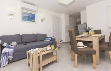 Gîte pour 4 personnes, avec piscine et balcon à Poggio-Mezzana