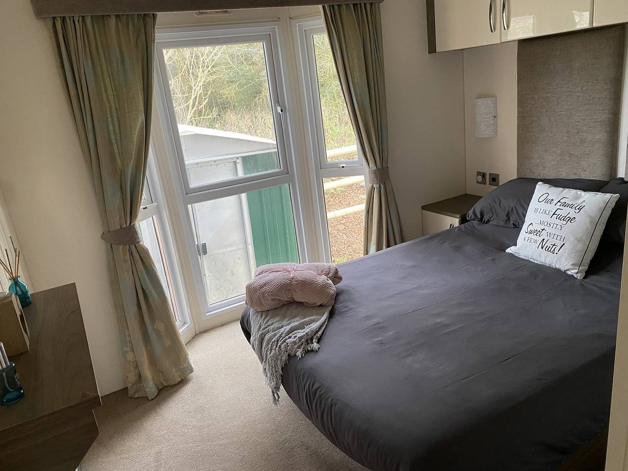 Caravan - Sleeps 6 - Patio, Parking in Mersea Island, Colchester
