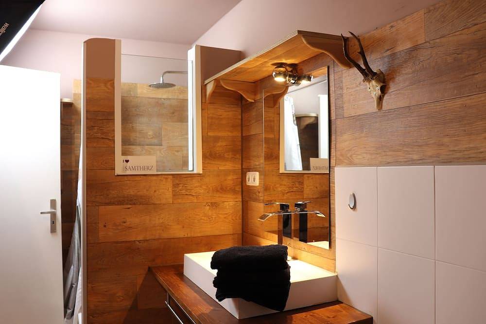 Appartamento intero, 5* Chalet ambience with large garden | 15 min Munich City | 10 min Oktoberfest in Monaco di Baviera, Alta Baviera