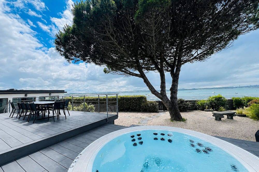 Villa Les Dunes : vue incroyable, accès direct à la mer et jacuzzi à débordement in Carantec, Ceinture Dorée