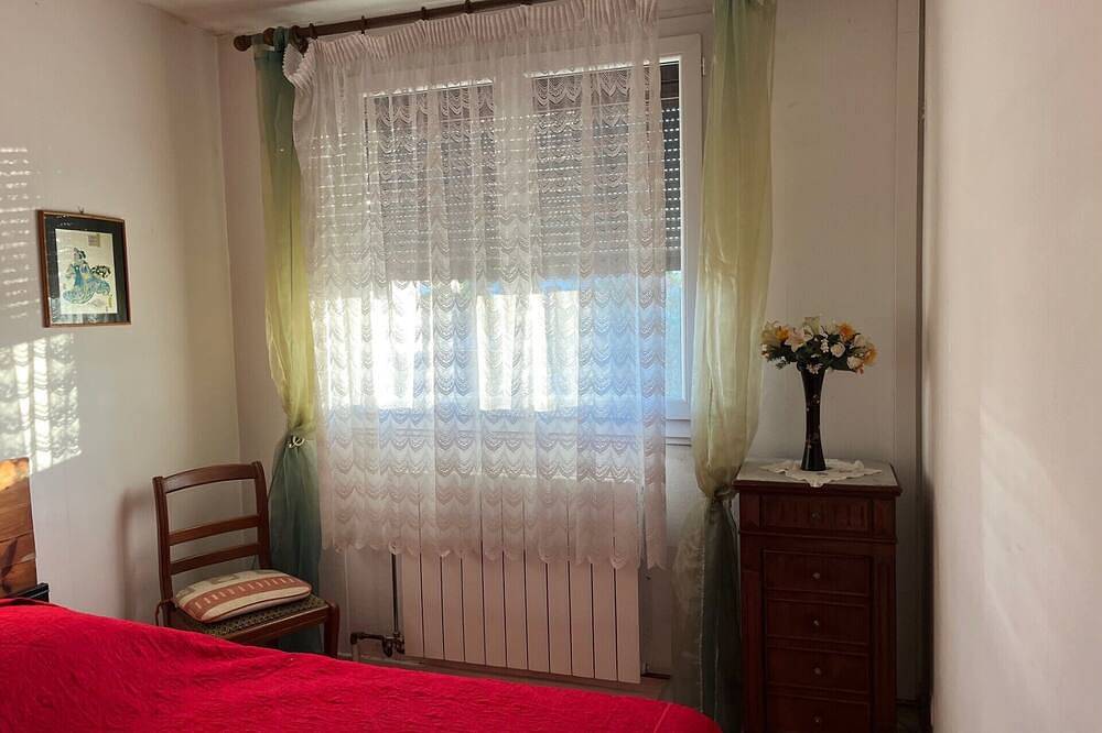 Entire apartment, On the banks of the Rhône between Avignon, the Ardèche and the sea in Montfaucon (Languedoc-Roussillon), Nimes region