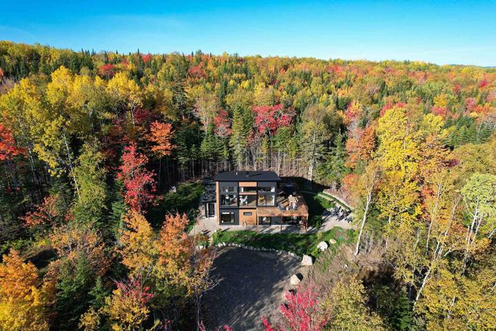 Chalet pour 8 personnes, avec jacuzzi ainsi que terrasse et jardin, animaux acceptés dans Canada - 3