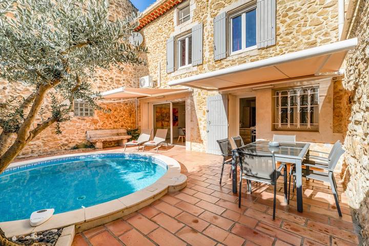 Vakantiehuis 'Lucciano Village House, 6 slaapplaatsen' met privézwembad, wifi en airco in Mondragon, Vaucluse