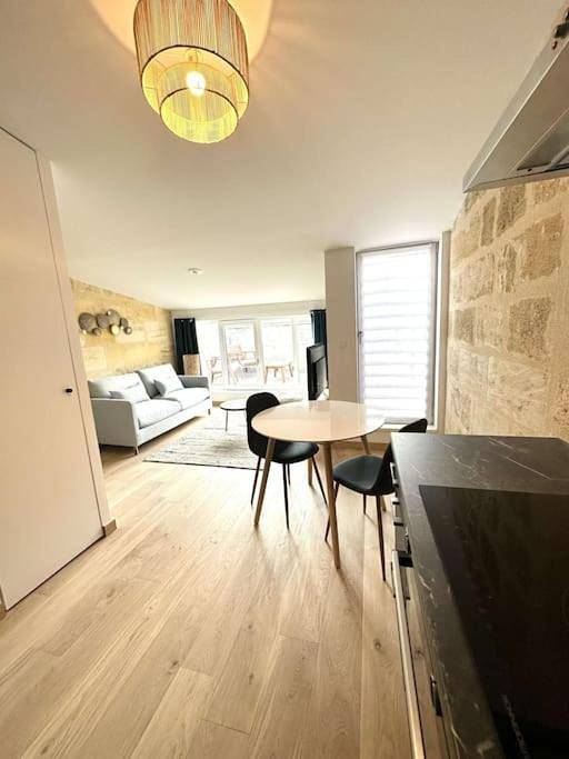 Appartement entier, 5- Hypercentre - 4pers - clim - terrasse - Netflix in Libourne, Région de Libourne
