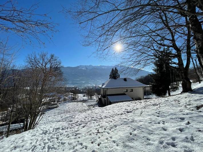 Gîte pour 6 personnes, avec Terrasse ainsi que Jardin et Vue à Verrens-Arvey