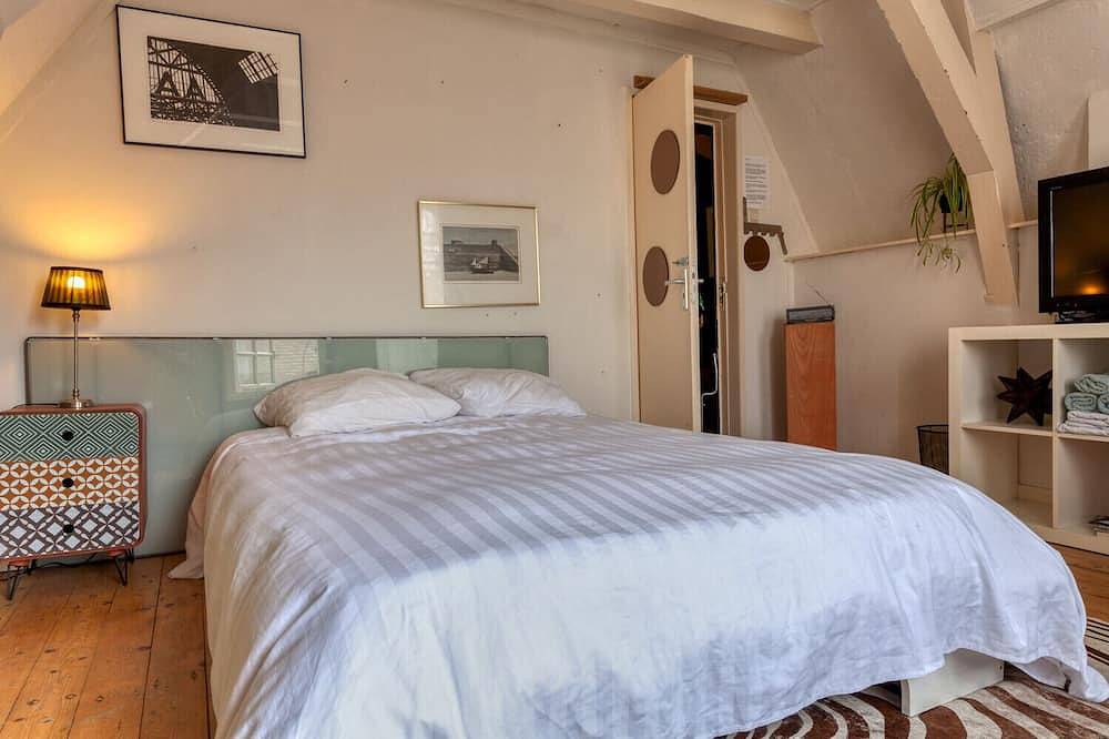 Bb 1971 Hazenstraat (shared bathroom) in Jordaan, Dutch Coast