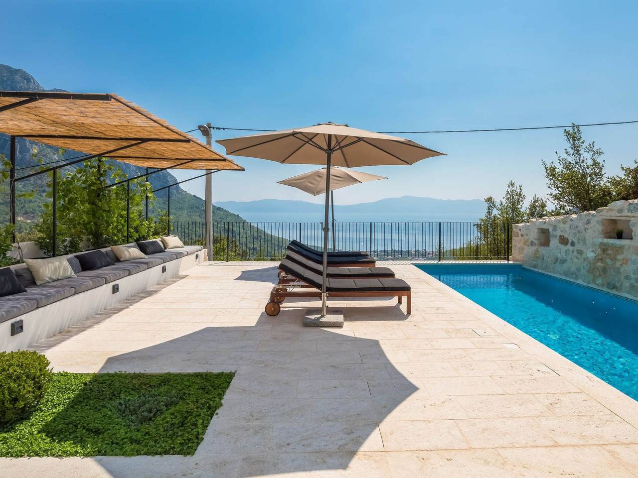 "Villa Mara" mit Terrasse in Zaostrog, Makarska Riviera