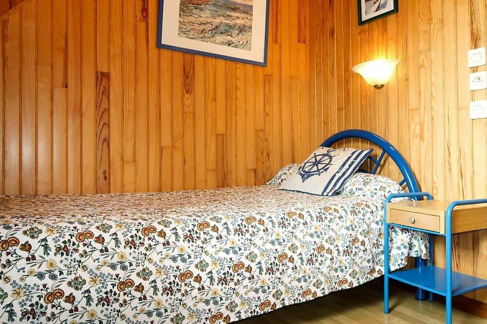 Lovely apartment in villa for 6 people with pets allowed and parking in Pont-l'Abbé, Quimper region