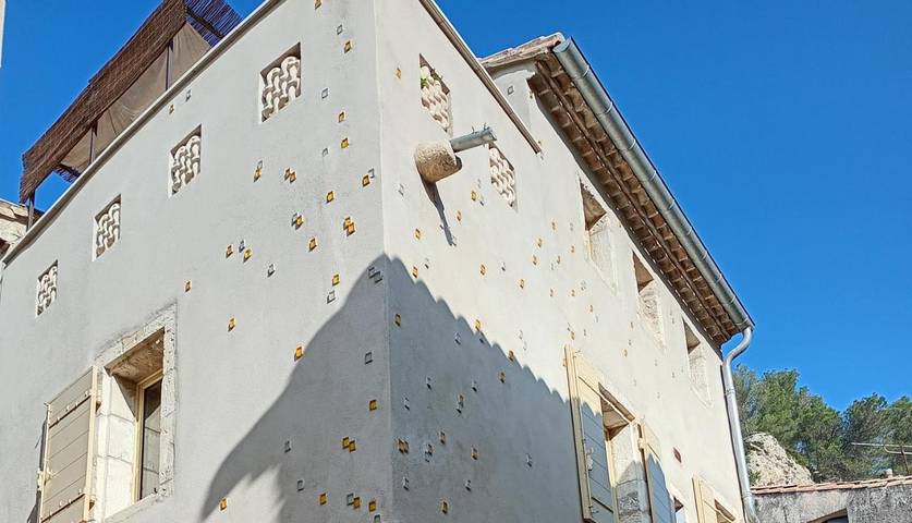Location de vacances pour 4 personnes, avec piscine ainsi que vue et terrasse dans Abbaye de Saint Michel de Frigolet