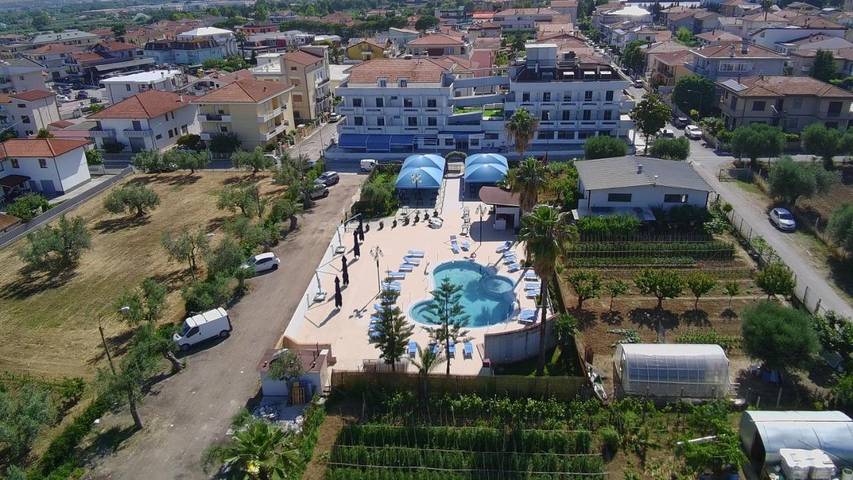 Hôtel pour 2 personnes, avec jardin et piscine - 1