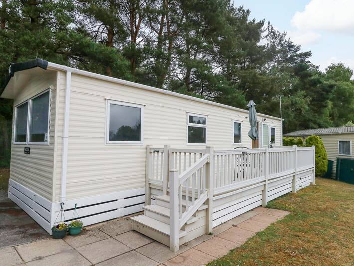Caravan for 6 people, with garden in Dorset