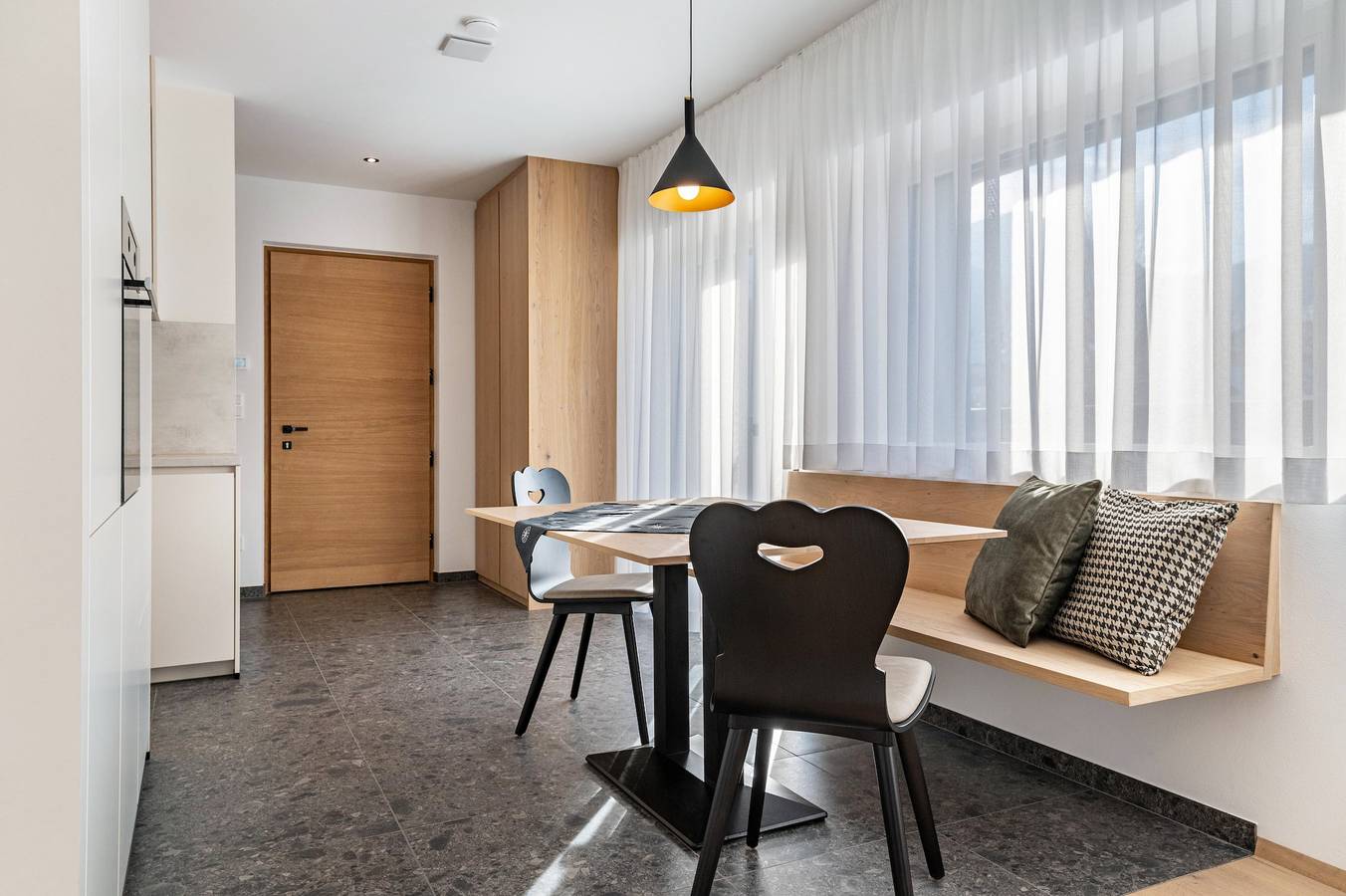 Ganze Wohnung, Ferienwohnung 'Mountain Meadows Apt 2' mit Bergblick, privater Terrasse und Wlan in Mitterolang, Olang