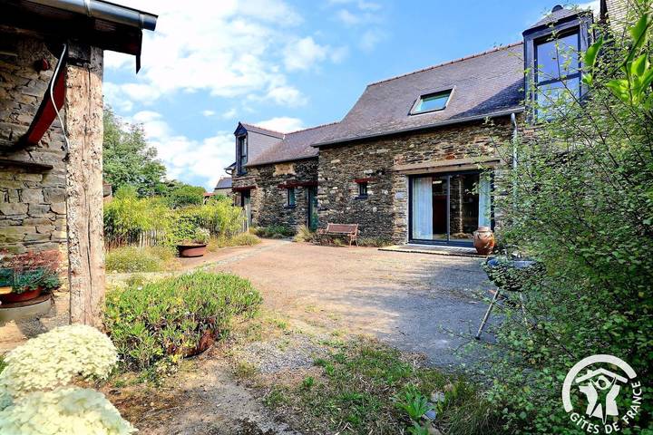 Gîte pour 9 personnes, avec Jardin et Vue à Servon-sur-Vilaine