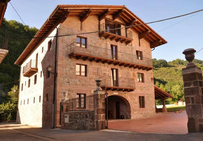 Chalet para 27 personas, con Balcón además de Terraza y Jardín en Valle de Baztan