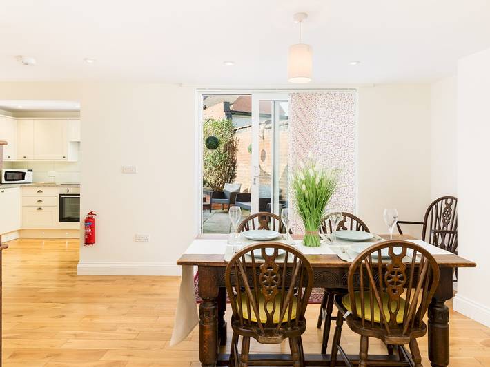 4Jd 20 St Nicholas Church Street · Cosy 2 Bed, Central Warwick & Parking | Pass The Keys in Warwick, Warwickshire
