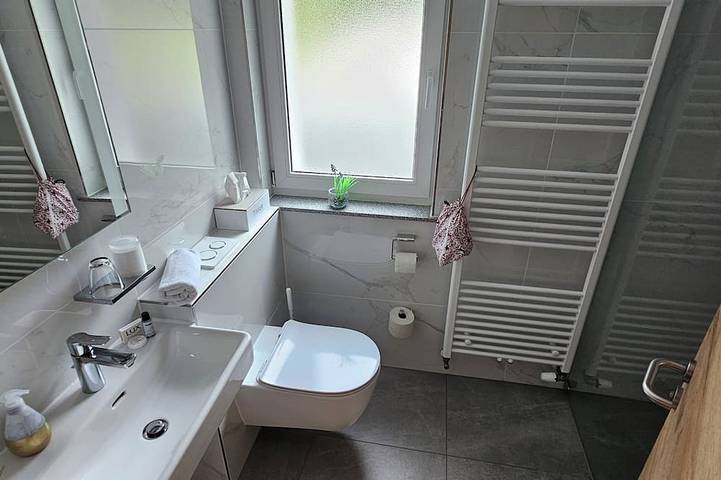 Ganze Wohnung, Geräumige Ferienwohnung für bis zu 4 Personen am Ebnisee in Kaisersbach, Rems-Murr-Kreis