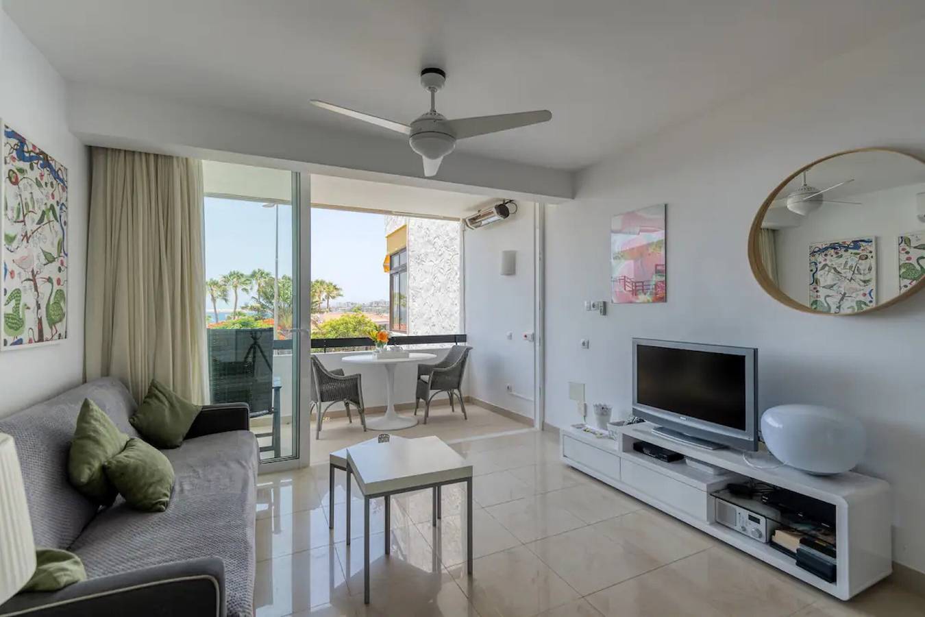 Entire apartment, Vacation Apartment 'Apartamento Con Vistas Al Mar' with Sea View, Wi-Fi and Air Conditioning in San Agustin, San Bartolomé de Tirajana