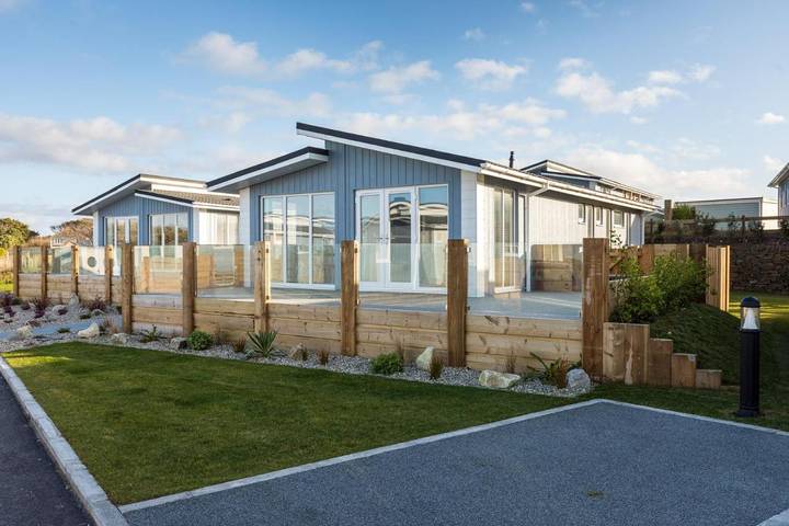 Ferienhaus für 6 Personen, mit Whirlpool und Terrasse sowie Kinderpool und Pool in Holywell Bay