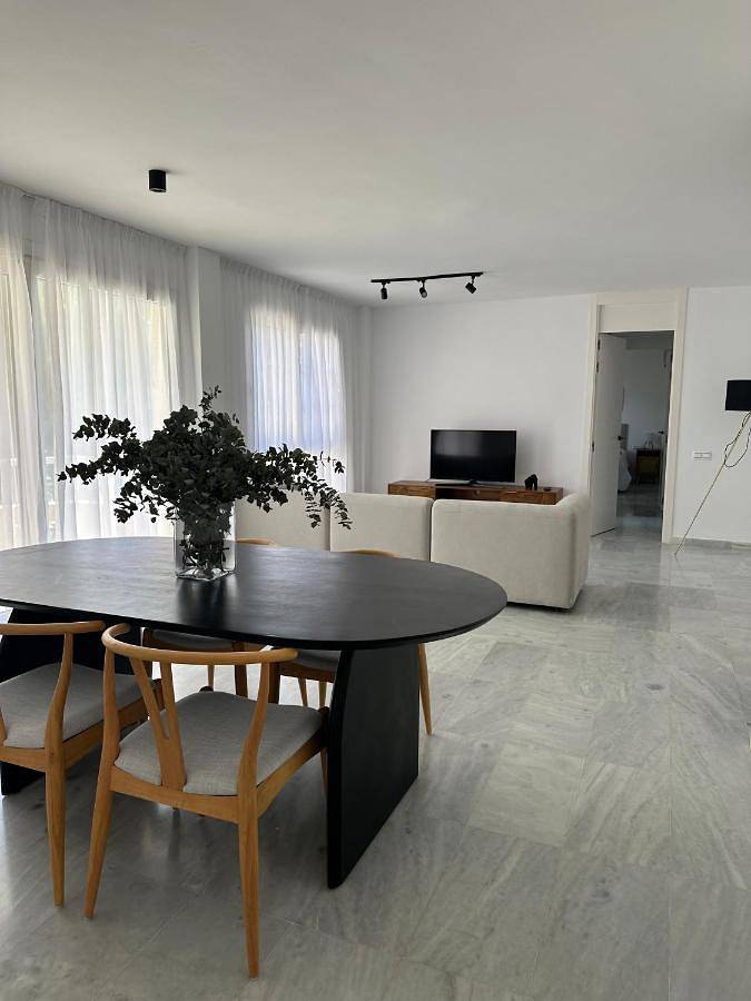 Ferienwohnung für 4 Personen, mit Terrasse und Ausblick sowie Pool - 1