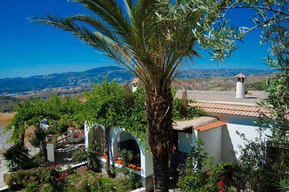 Gemütliches Haus in Anlage mit Schwimmbad in Válor in Válor, Provincia de Granada