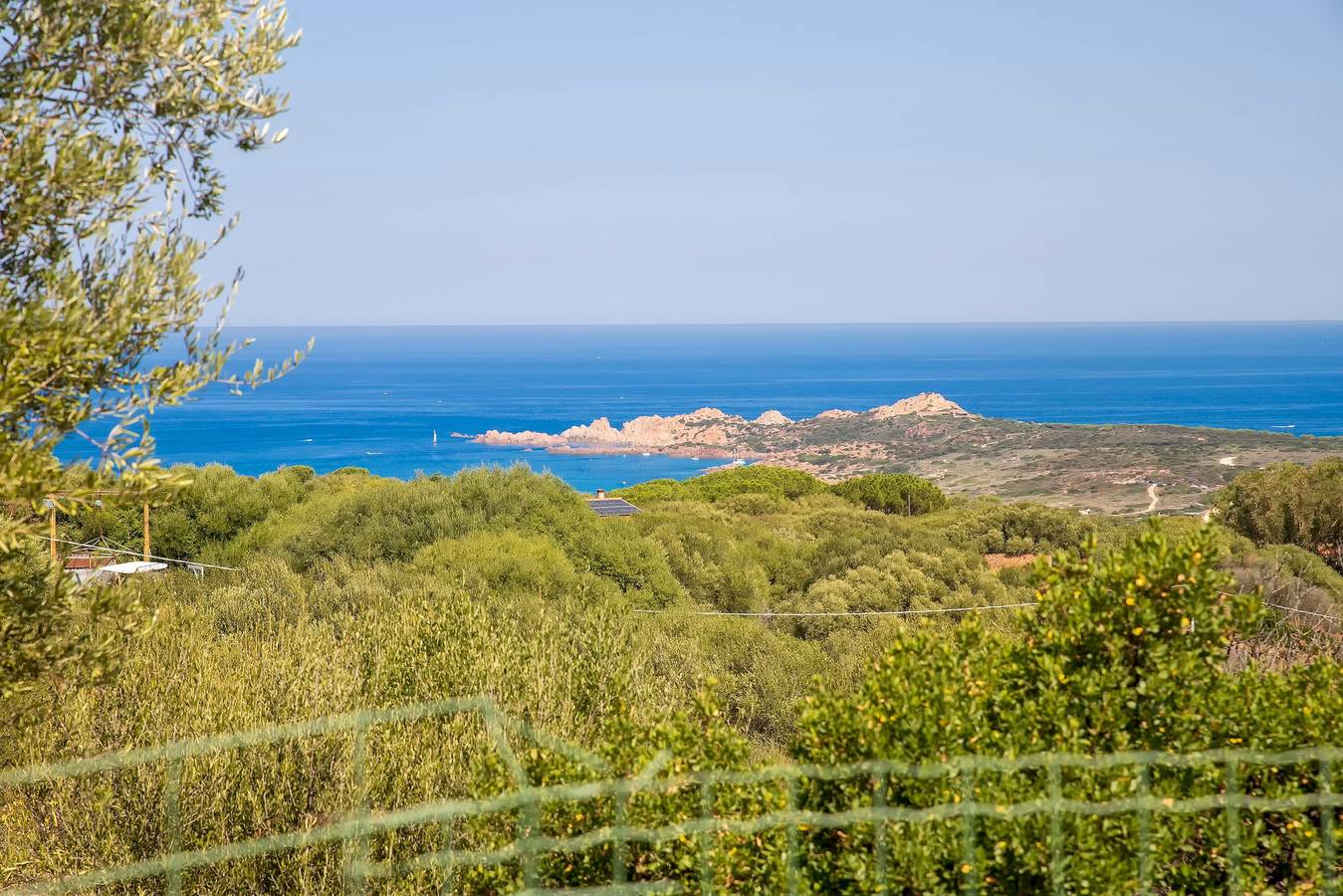 Casa vacanze "Vista Mozzafiato ad Isola Rossa" con vista mare, terrazza privata e aria condizionata in Pischinazza, Trinità d'Agultu e Vignola
