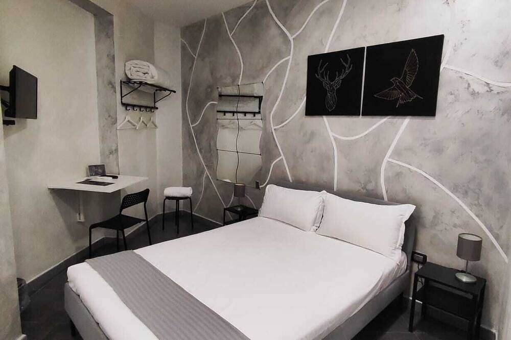 Living bed and breakfast dispone di camere e suite con vasca idromassaggio in Casoria, Napoli e dintorni