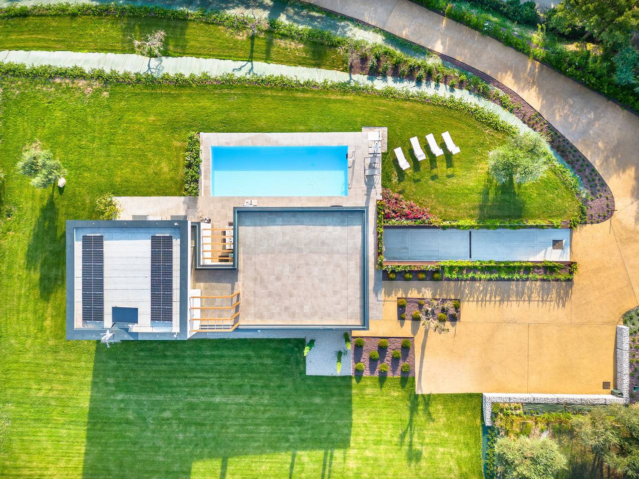 Villa 'Angelina' met privézwembad, wifi en airconditioning in Lazise, Garda Bergen
