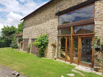 Gîte pour 8 personnes, avec vue ainsi que piscine et jardin à Saint-Yrieix-la-Perche