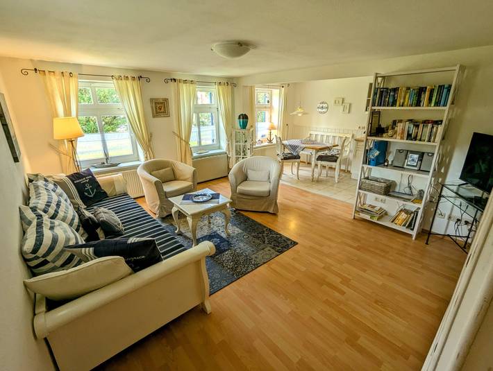 Ganze Ferienwohnung, Charmante Wohnung mit großem Garten in Wustrow, Fischland