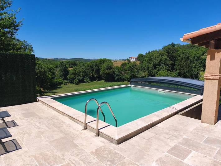 Gîte pour 8 personnes, avec vue ainsi que jardin et piscine à Saint-Benoît-de-Carmaux