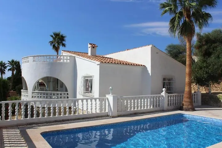 Ferienwohnung für 6 Personen, mit Pool und Terrasse sowie Garten und Ausblick - 1