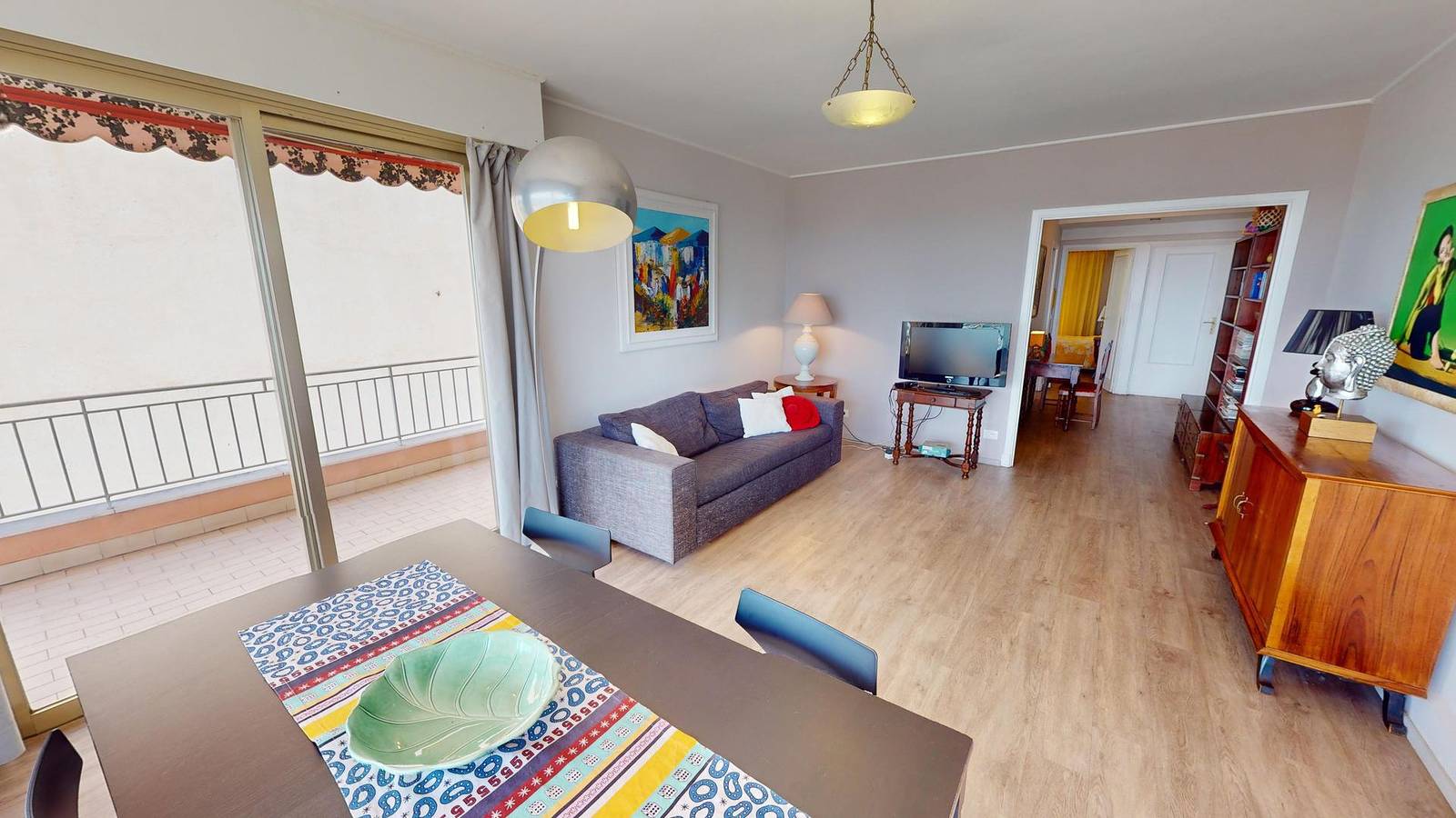 Entire holiday apartment, Giotto - Beautiful and spacious 2-room apartment facing the sea with terrace (46Gp) in Menton, Nice region