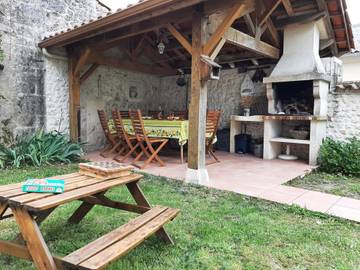 Gîte pour 9 personnes, avec jardin dans Bellevigne