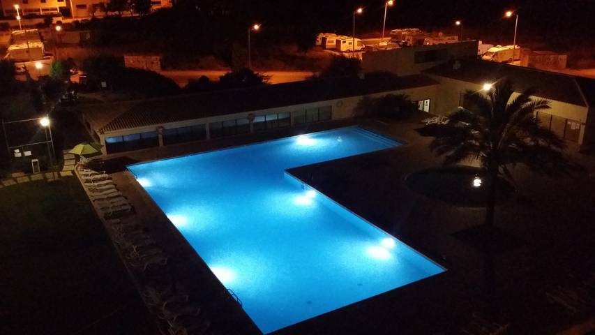 Ganze Wohnung, Apartment 'Paraiso Sol Da Rocha' mit Meerblick, Gemeinschaftspool und Wlan in Praia da Rocha, Portimão
