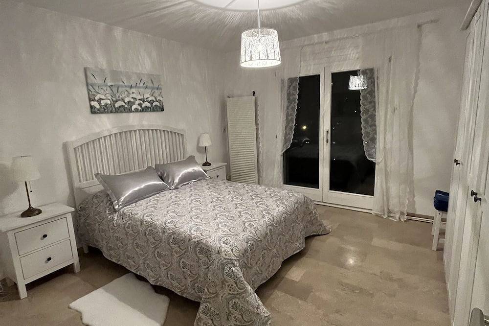 Ganze Wohnung, Sonnige 4-Zi-Wohnung mit grosser Palmenterrasse. Seeblick in Caslano, Luganersee