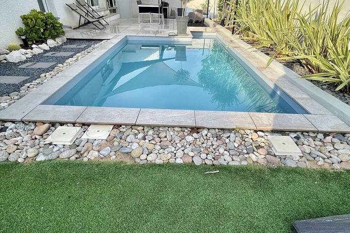 Location de vacances pour 6 personnes, avec jardin à Claret