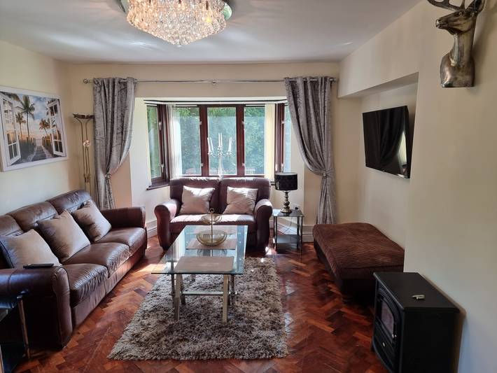 Vacation apartment for 6 people, with terrace and yard, kid friendly in Mumbles