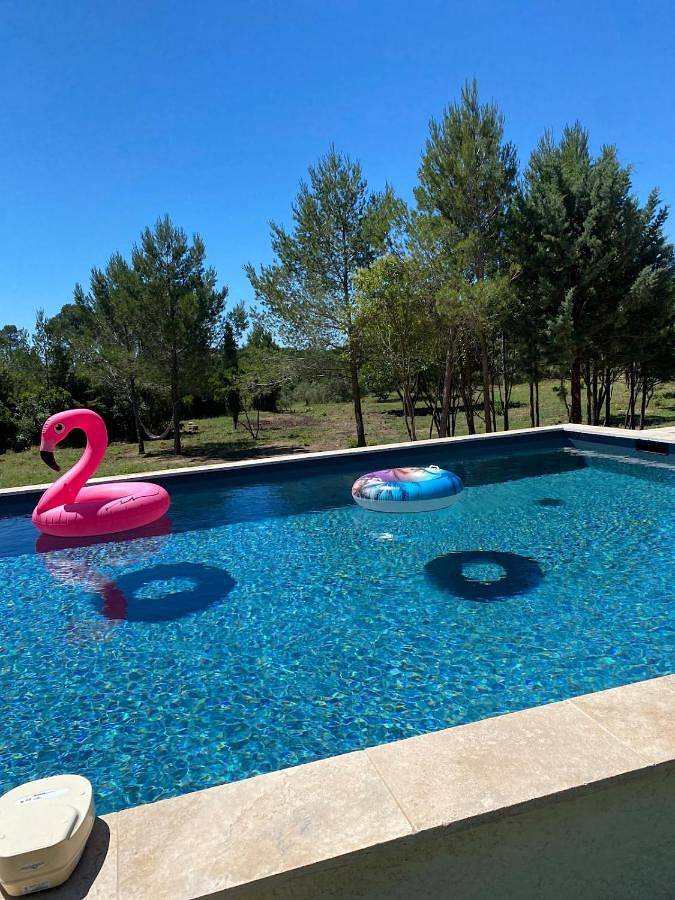 Location de vacances pour 4 personnes, avec Balcon et Terrasse ainsi que Jardin et Piscine à Saint-Gervasy