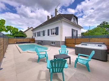 Gîte pour 10 personnes, avec jacuzzi ainsi que jardin et terrasse à Hauteville-sur-Mer