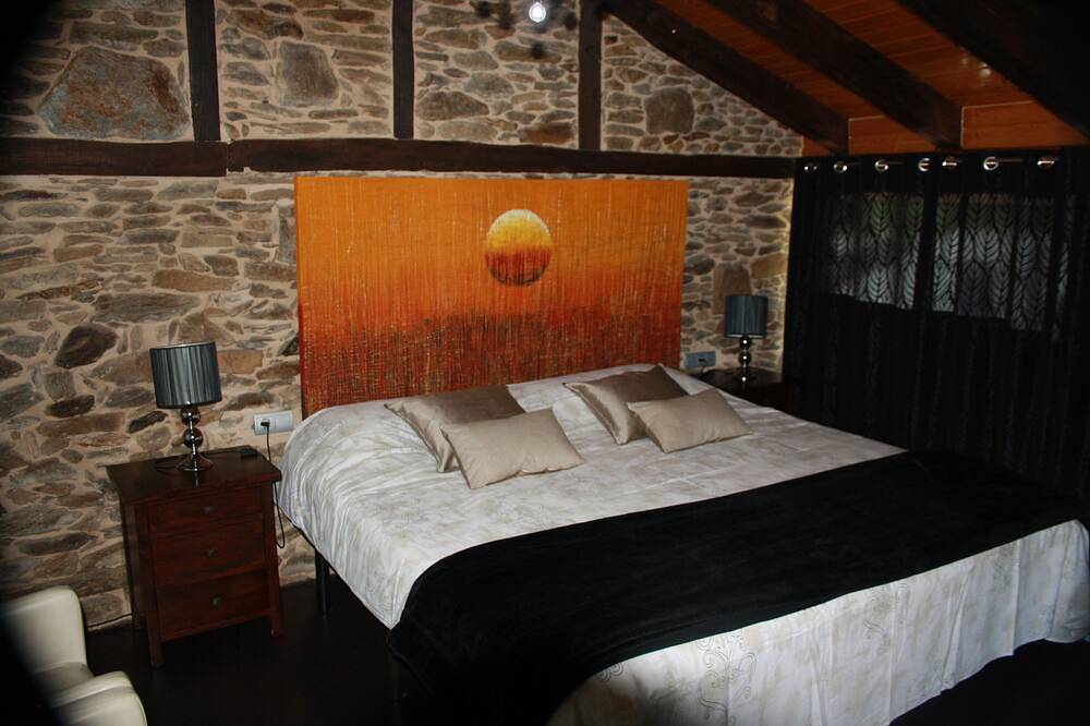 Entire apartment, A Place Of Peace And Luxury In Sanabria www.luzdehadas.com in Robleda-Cervantes, Zamora Province